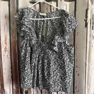 Universal thread xxl blue with white floral top sleeveless